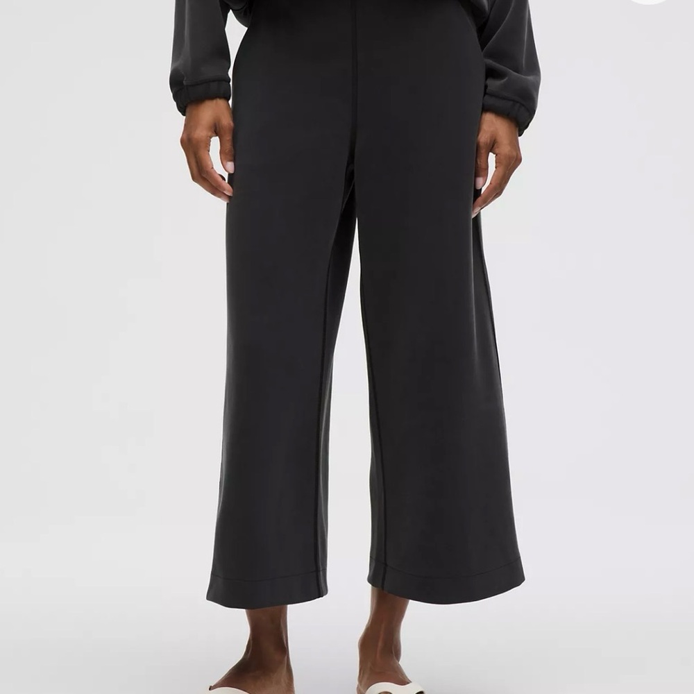 Lululemon Softstreme High-Rise Cropped Pant